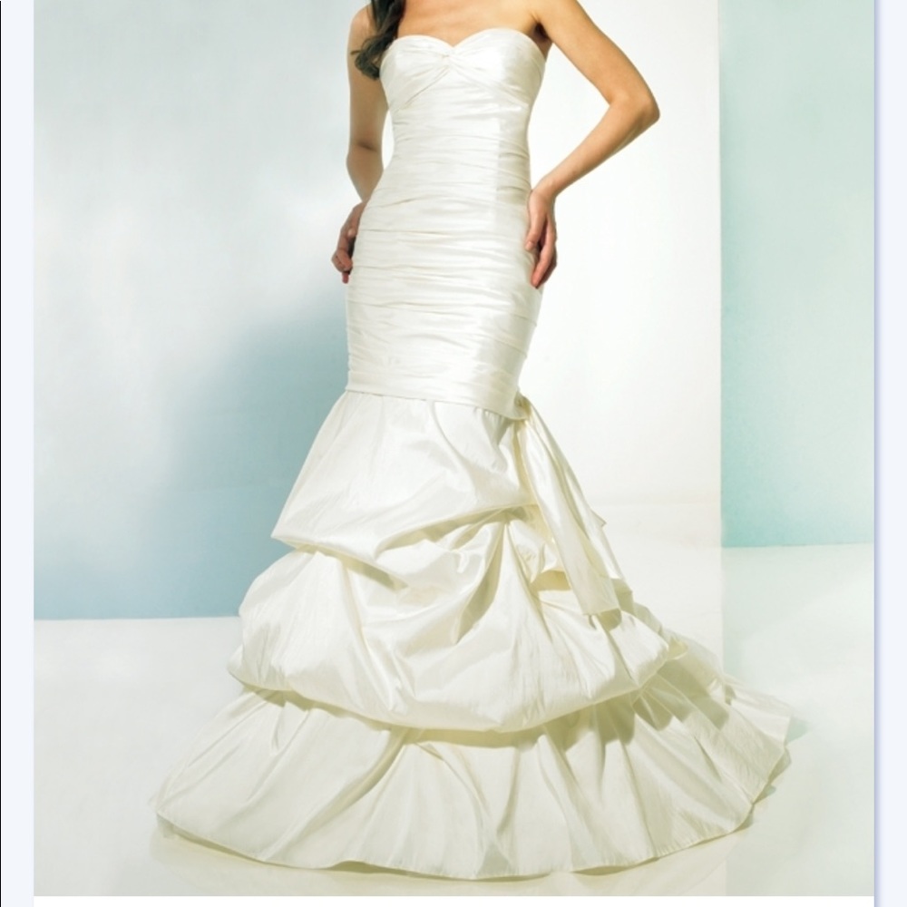 Size 10 moonlight T302 mermaid rouched wedding